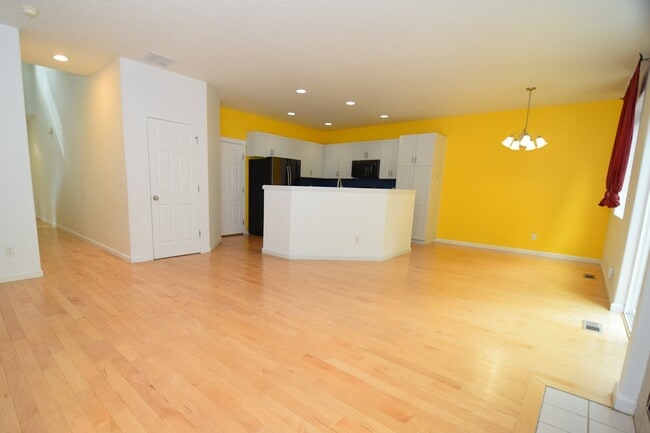 Building Photo - 432 NE 57th Ave