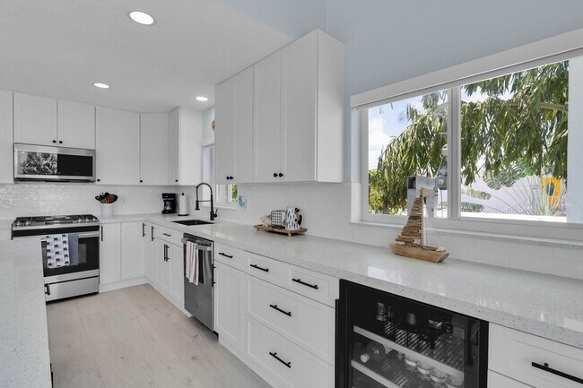 Building Photo - 121 Long Key Lake Dr