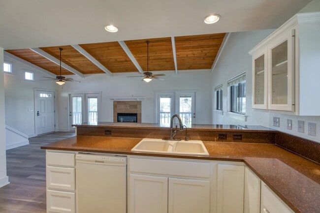Building Photo - 758 Sandy Mountain Dr