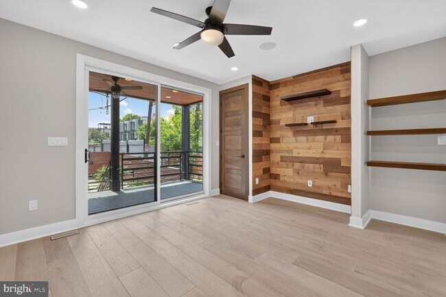 Building Photo - 724 Varnum St NW