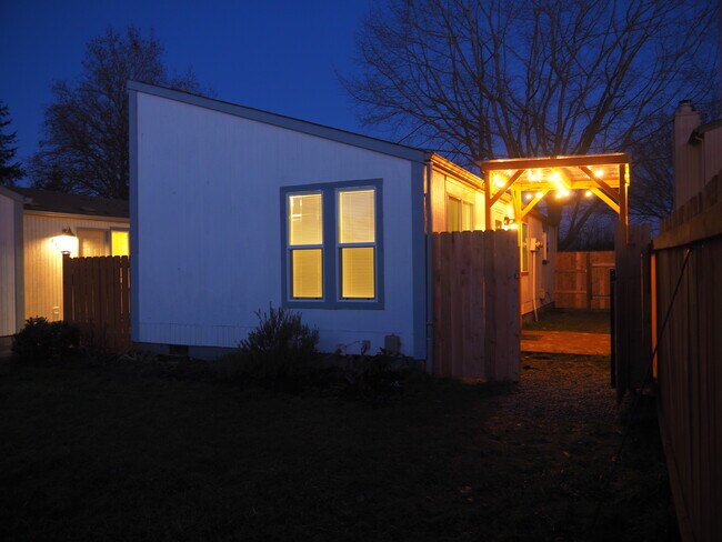 Building Photo - 4463 Madrona Way SE