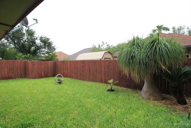 Building Photo - 15 Falcon Ave W