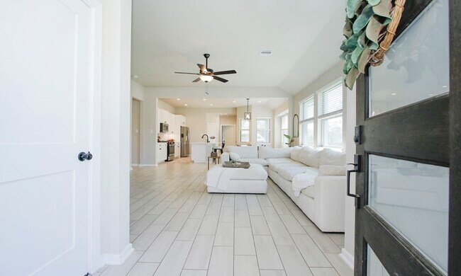 Building Photo - 320 Rise Ln