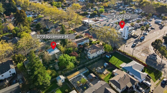 Building Photo - Spacious 2 Bed, 2 Bath Home