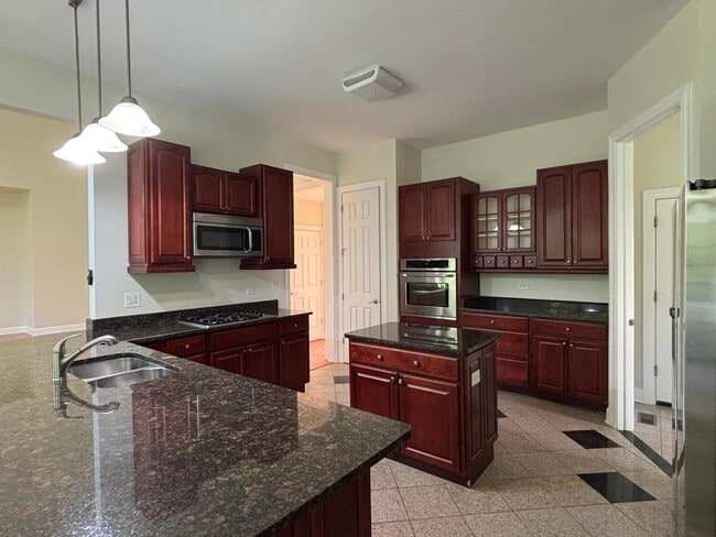Building Photo - 8420 Redtail Dr