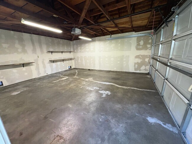 Building Photo - Updated and Stunning 2bed/1bath home in Mi...