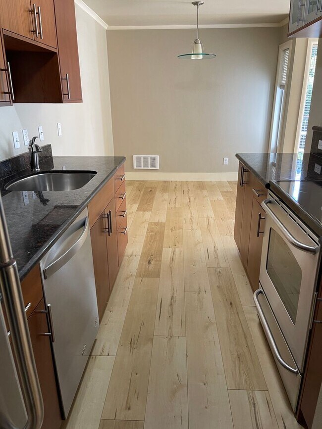 Building Photo - Location, Location!! Spacious Condo on Low...