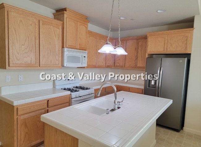 Building Photo - FOR RENT 3BD HOUSE IN GREENFIELD