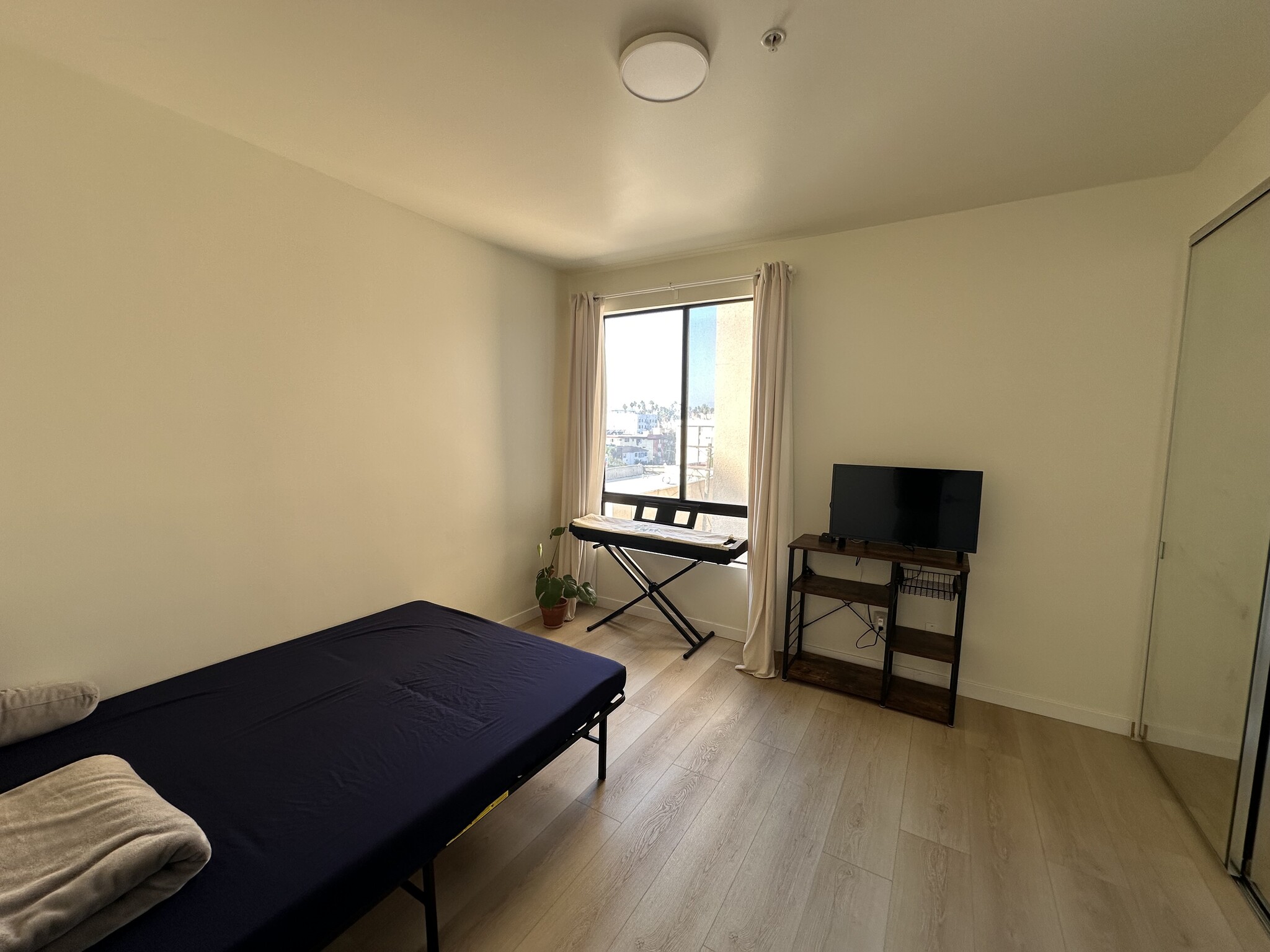 Bedroom 2 - 625 S Berendo St