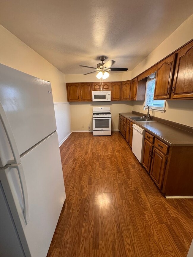 Building Photo - 343 Hayes Ave