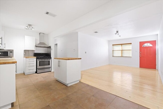 Building Photo - 6503 Guadalupe St