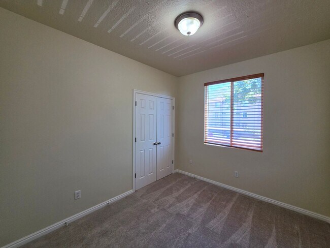 Building Photo - HONEY! Stop Scrolling! Luxury Centerville Stunner!