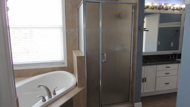 Building Photo - 1326 SW Briarwood Dr