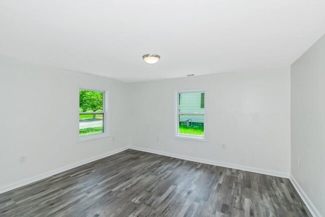 Building Photo - 204 Mill St