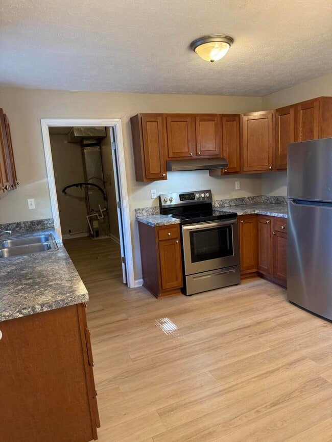 Building Photo - 297 Young St