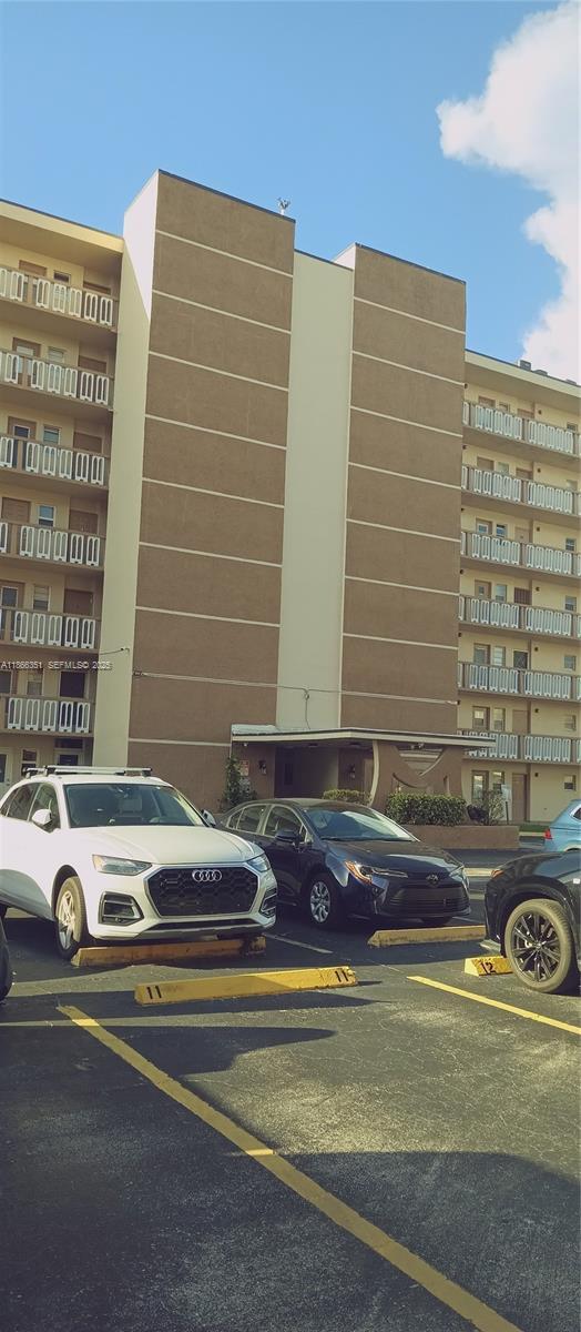 Building Photo - 609 NE 14th Ave