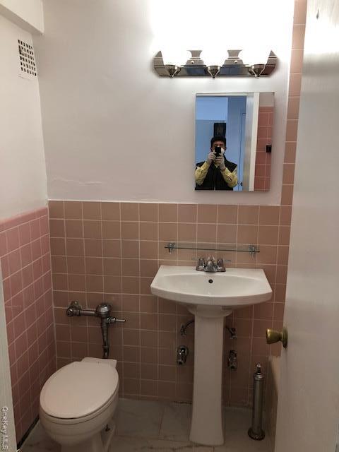 Building Photo - 87-20-87175 175th St