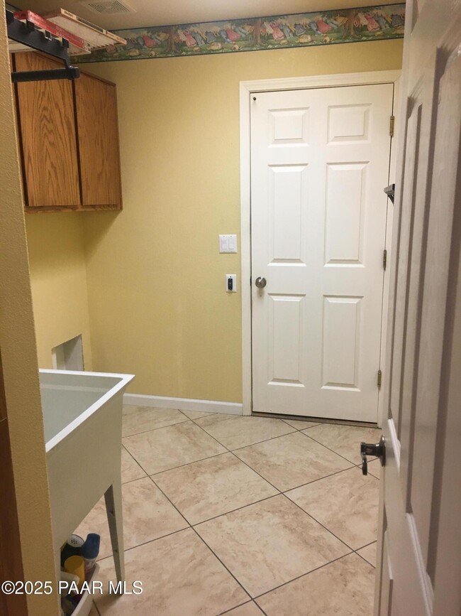 Building Photo - 4288 N Agua Fria Dr