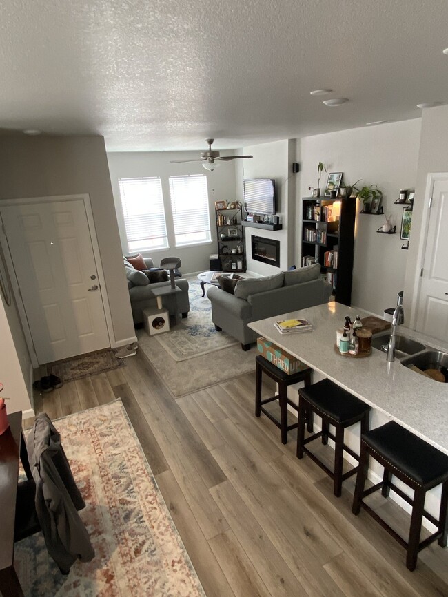 Building Photo - 3 bedroom Wolf Ranch Townhome - Laurel Mou...