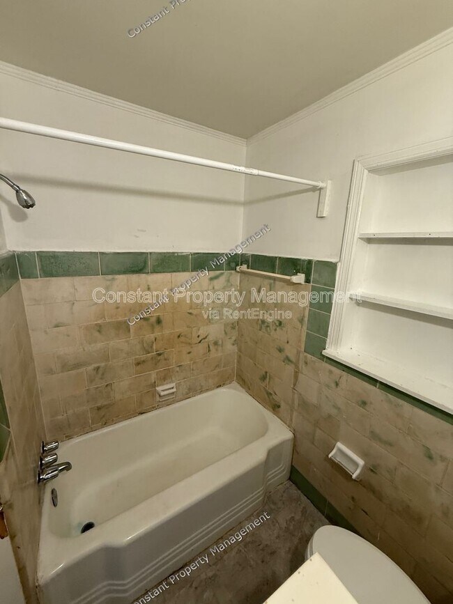 Building Photo - 3069 Somerset Dr