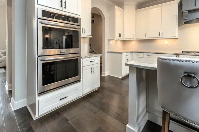 Building Photo - 4741 Carousel Ln