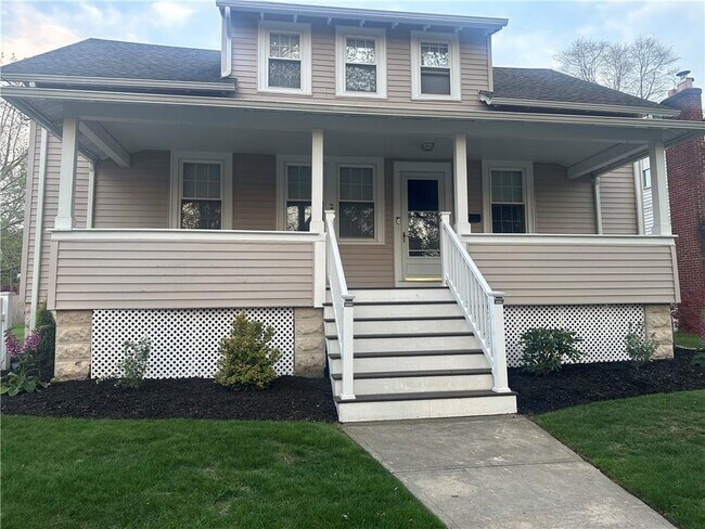 Primary Photo - 56 Errol St