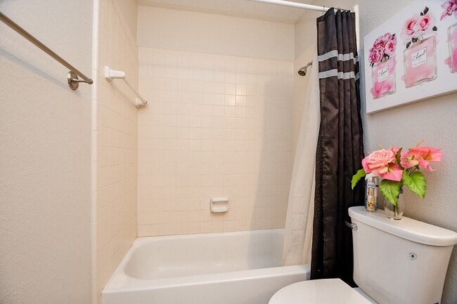 Building Photo - 8055 Cambridge St