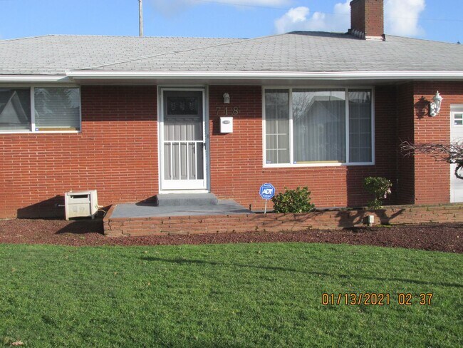 Building Photo - HUGE Bonus room ! Remodeled !  Hardwood Flooring Throughout & New Carpet in Bedrooms, Tile, Grani...