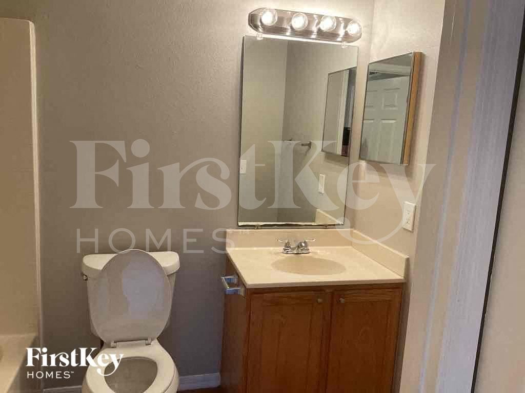 Building Photo - 1120 NW 11th Pl