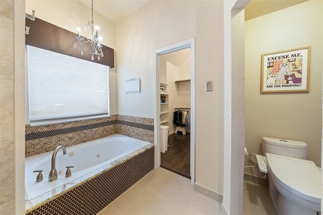 Building Photo - 9333 Fairmont Dr