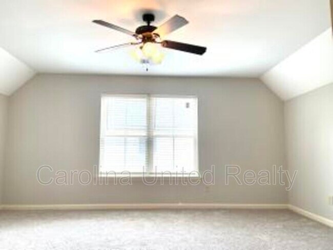 Building Photo - 220 Kickham Ln