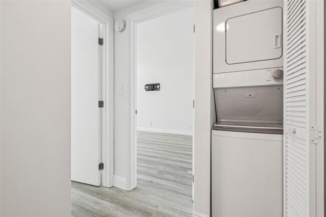 Building Photo - 3700 Galt Ocean Dr