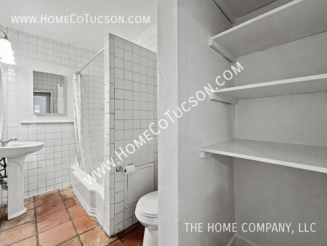 Building Photo - 4566 E Seneca St