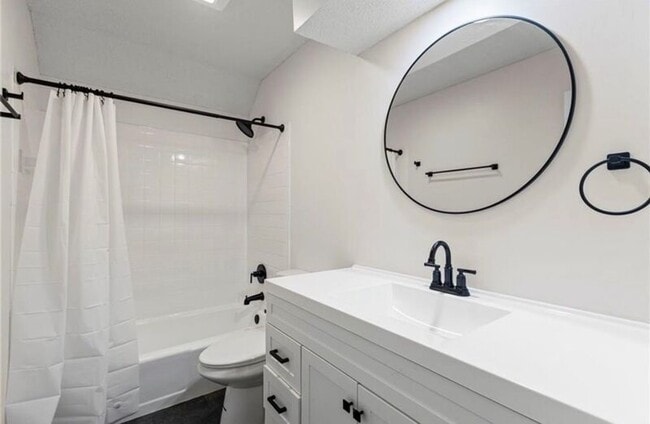 Building Photo - 602 SE Brentwood Dr