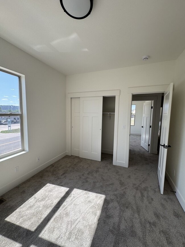Building Photo - 17 Grove-