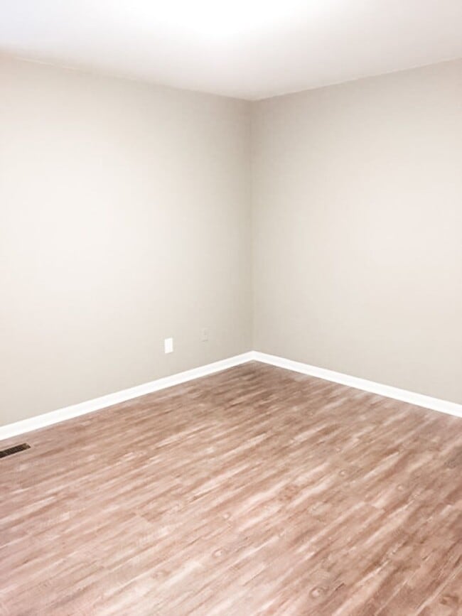 Building Photo - 4 Bedroom 2.5 Bath in Farmington Subdivision