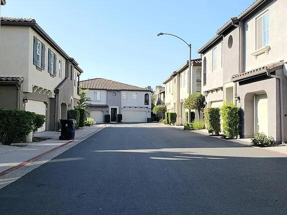 Building Photo - 1517 Laurel Grove Dr