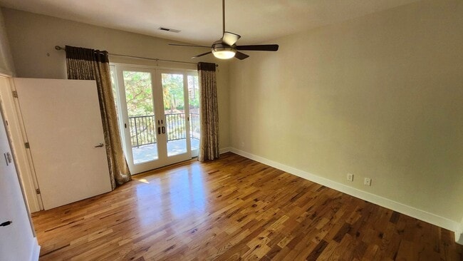 Building Photo - Lease Today! 2BR/2BA Condo in Old Fourth W...