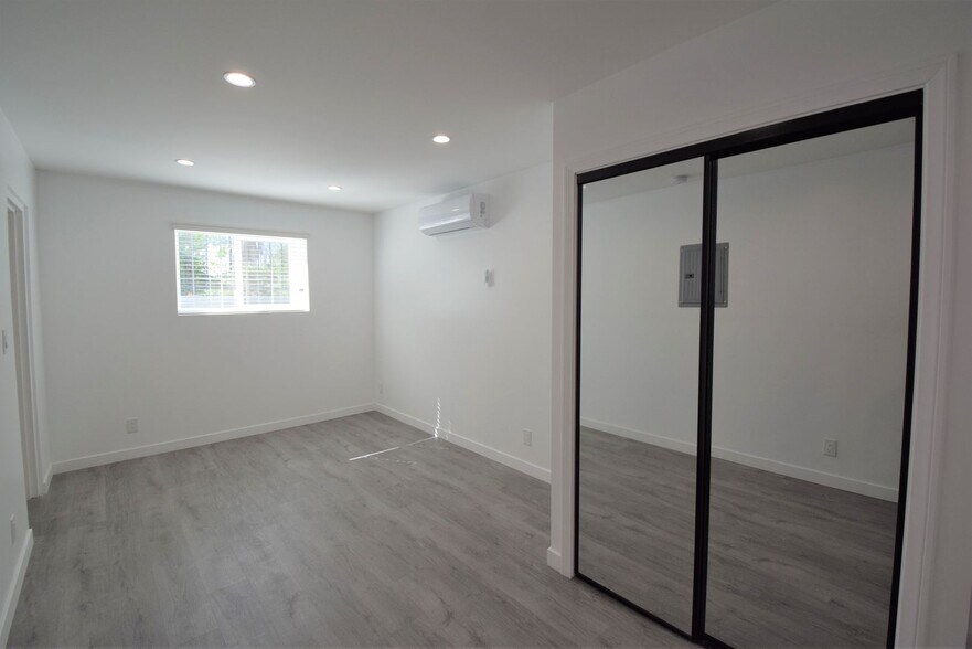 Building Photo - 5340 Whitsett Ave