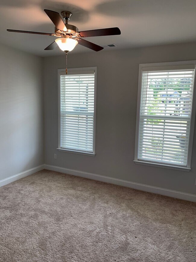 Building Photo - 600 Cunninghame Ct