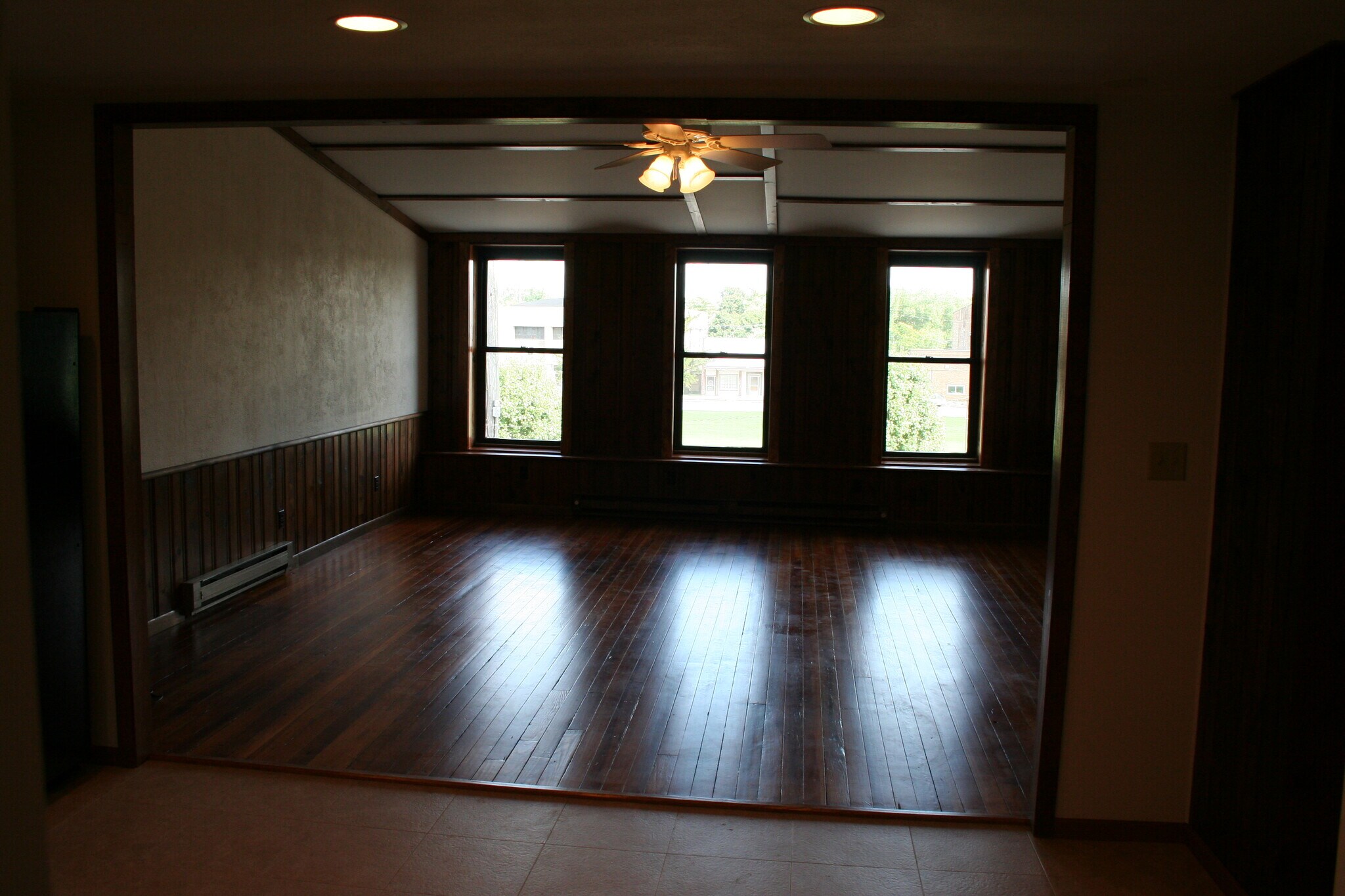 Living Area - 112 S Waupansie St