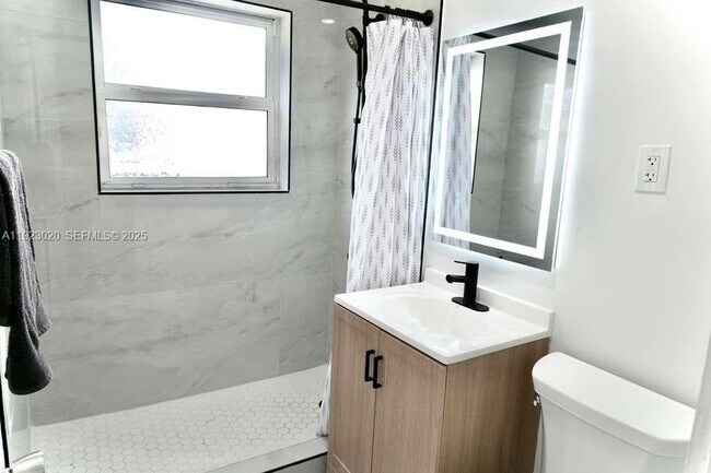 Building Photo - 1213 NW 6th Ave