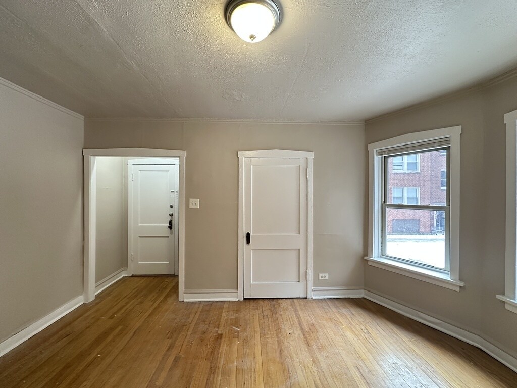 Building Photo - 4027 W Melrose St