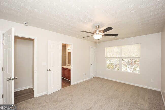 Building Photo - 1479 Steam Engine Way NE