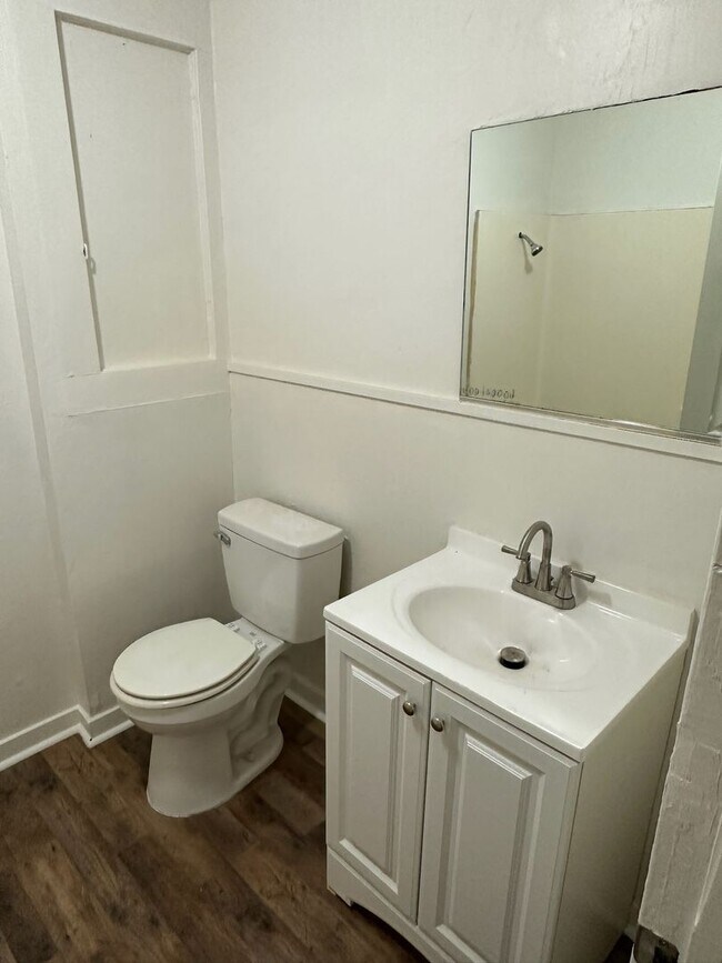 Building Photo - 680 E Ventura Ave