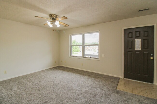 Building Photo - 1812 Sunrise Dr