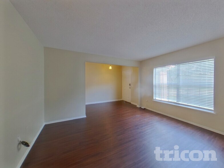 Building Photo - 1268 Maximilian St