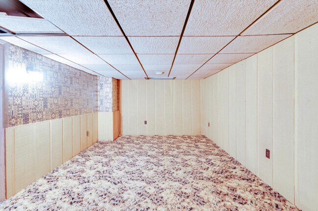 Building Photo - 5806 Wedgewood Rd