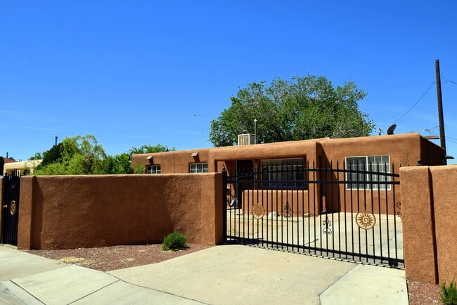 Building Photo - Wonderful 3 bed 2 bath home!