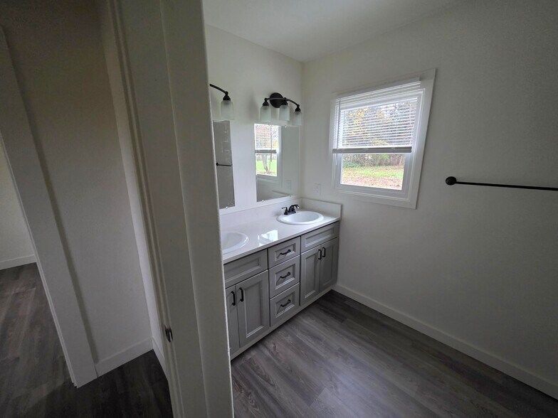 Building Photo - 12765 Clow Corner Rd